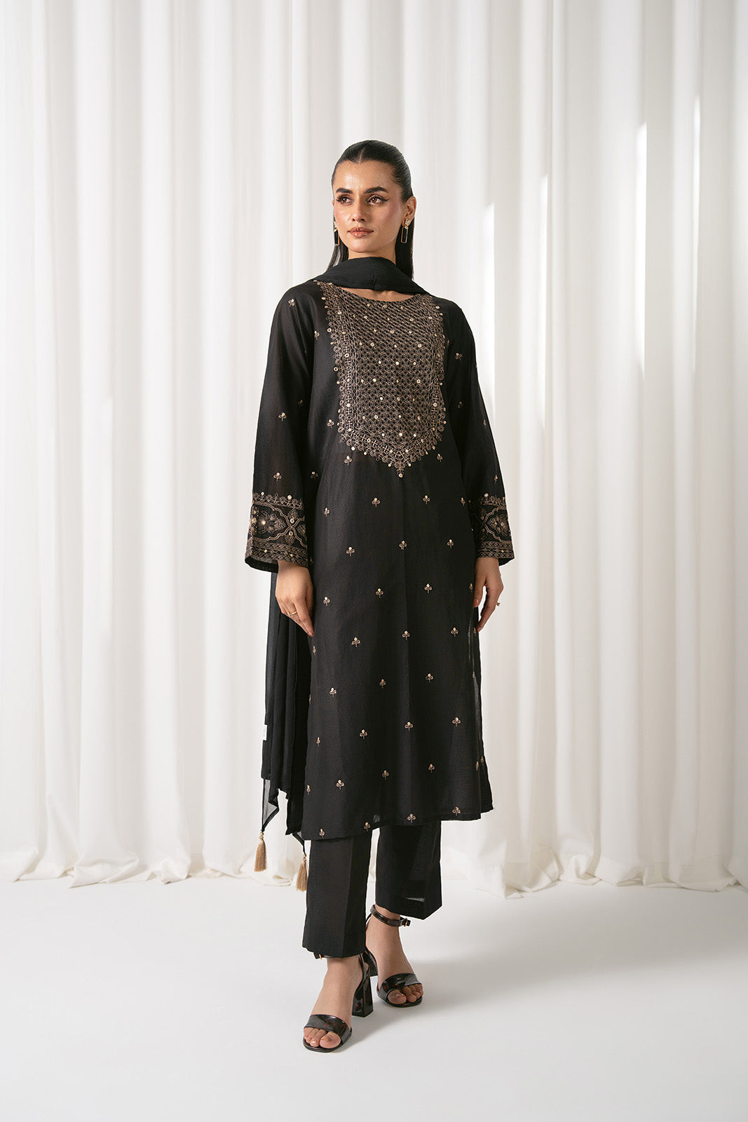 Chineyre-Lawn Embroidered Suit -3PC