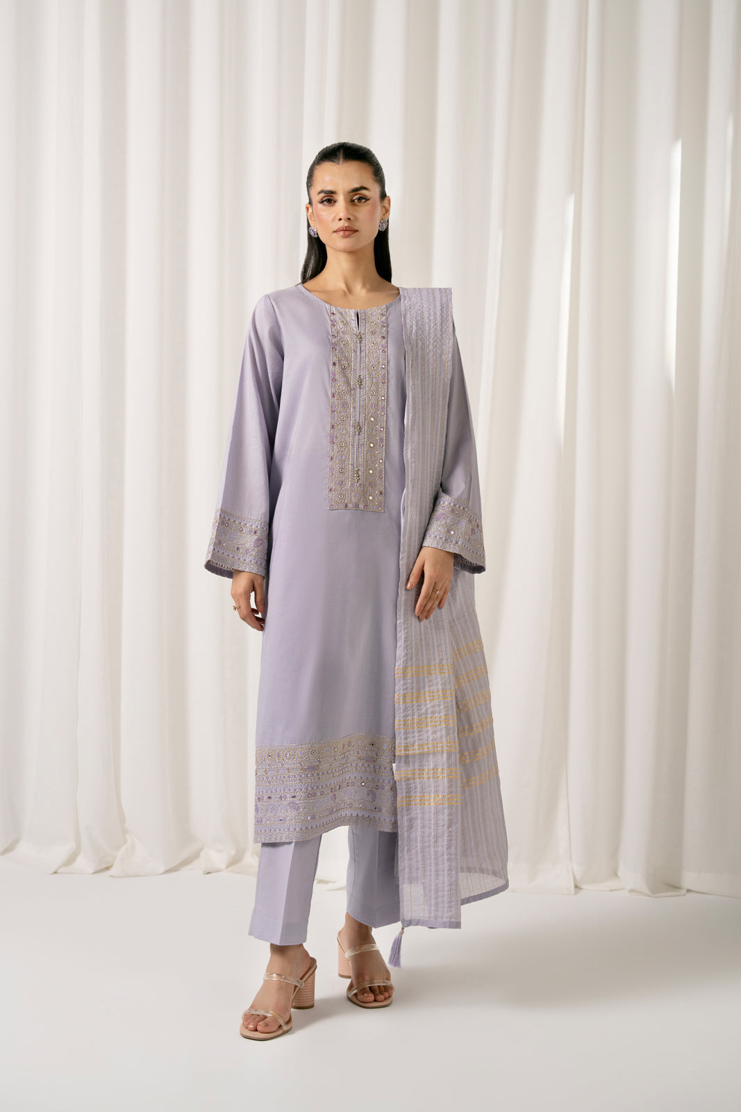 Chinyere-Embroidered Lawn Suit-3PC