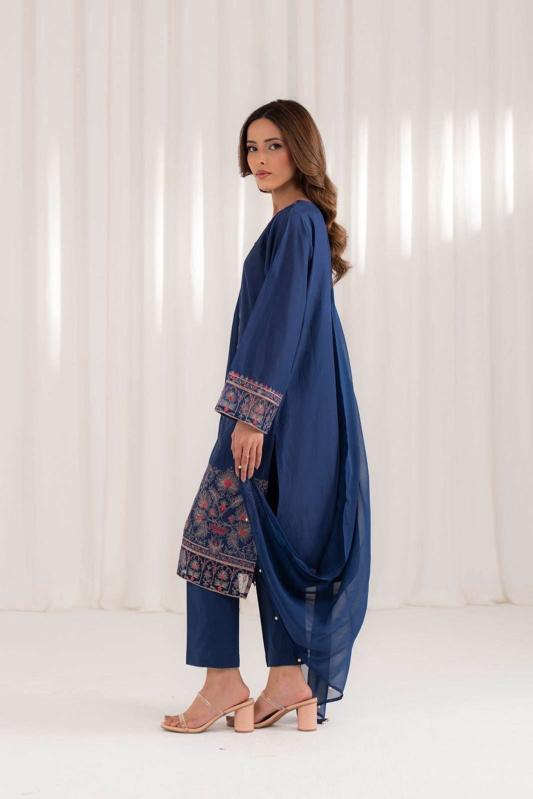 Chinyere-Embroidered Lawn Suit-3PC