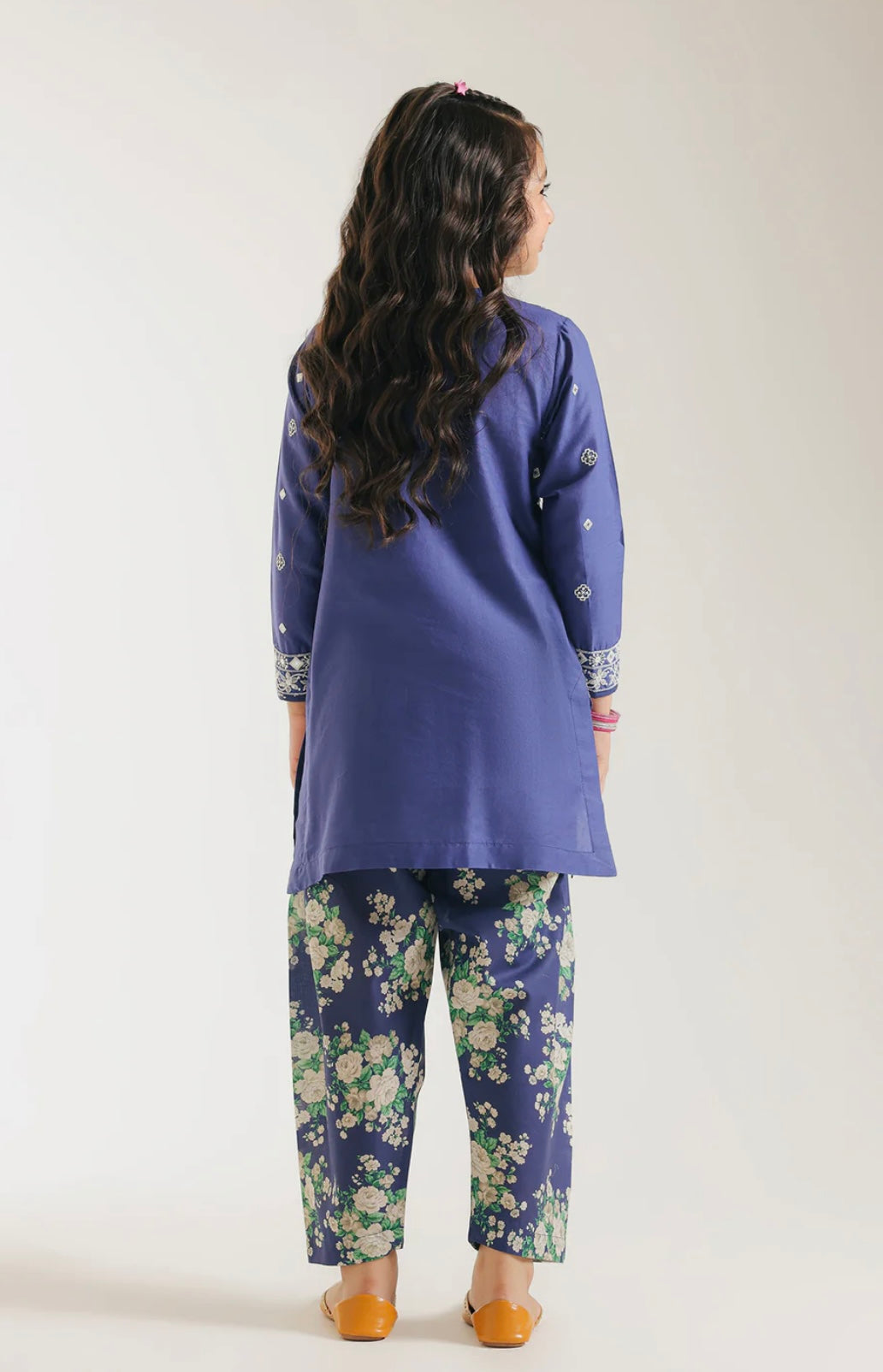 ZH039 EMBROIDERED SUIT -3Pc 3-4 years