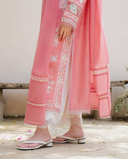 Zara Shahjahan Embroidered 3PC Large