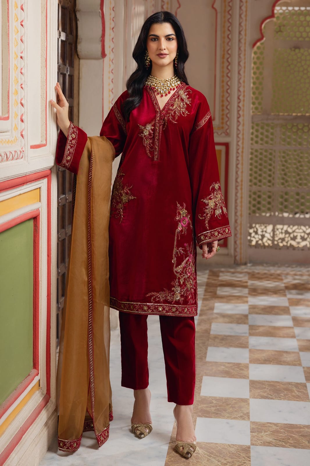 Charizma Premium Velvet Suit 3-PC Medium