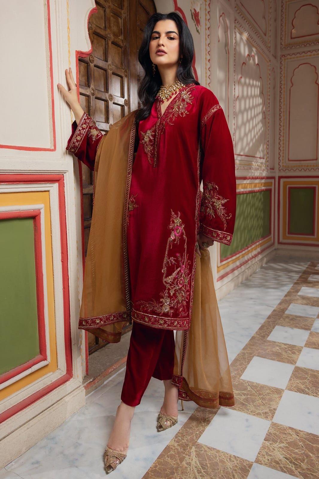 Charizma Premium Velvet Suit 3-PC Medium