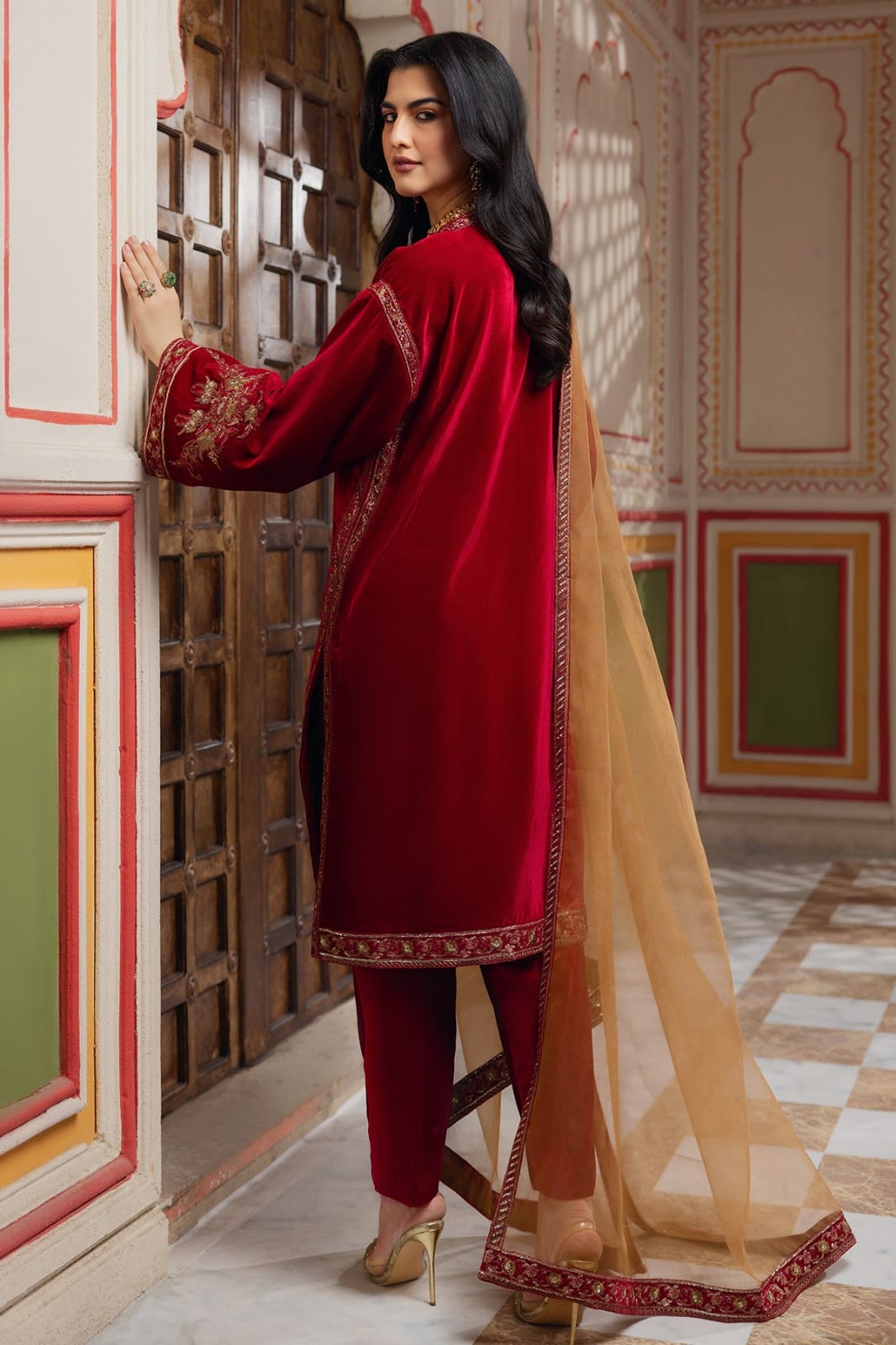 Charizma Premium Velvet Suit 3-PC Medium